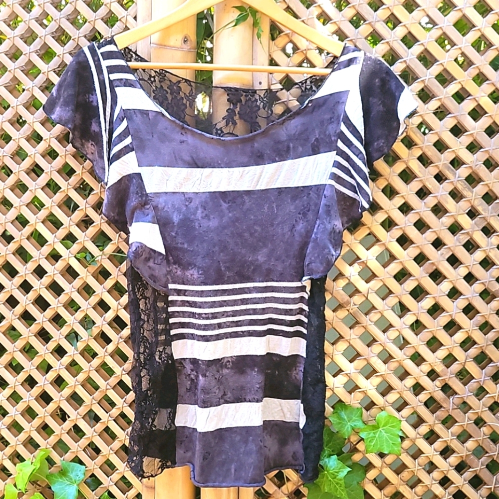 🚩FINAL PRICE 🚩Adorable top with flouncy sleeve